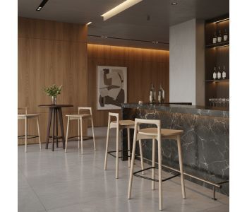 Banqueta Wood Madeira WO-101: Elegância e Conforto para Ambientes de Alto Padrão