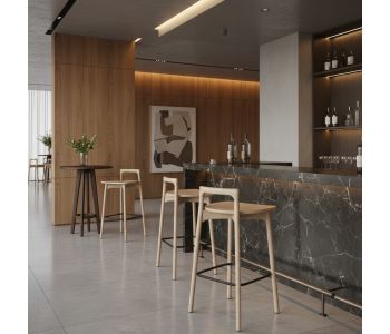 Banqueta Wood Madeira WO-101: Conforto e Elegância Natural para Ambientes de Alto Padrão