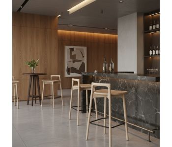 Banqueta Wood Madeira WO-101: Elegância Natural e Conforto para Ambientes de Alto Padrão