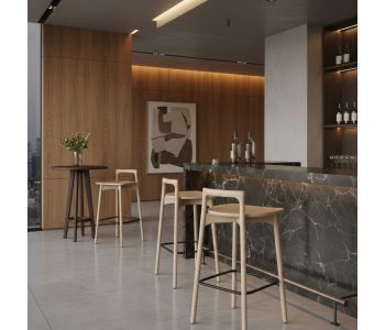 Banqueta Wood Madeira WO-101: Elegância Natural e Conforto para Ambientes de Alto Padrão