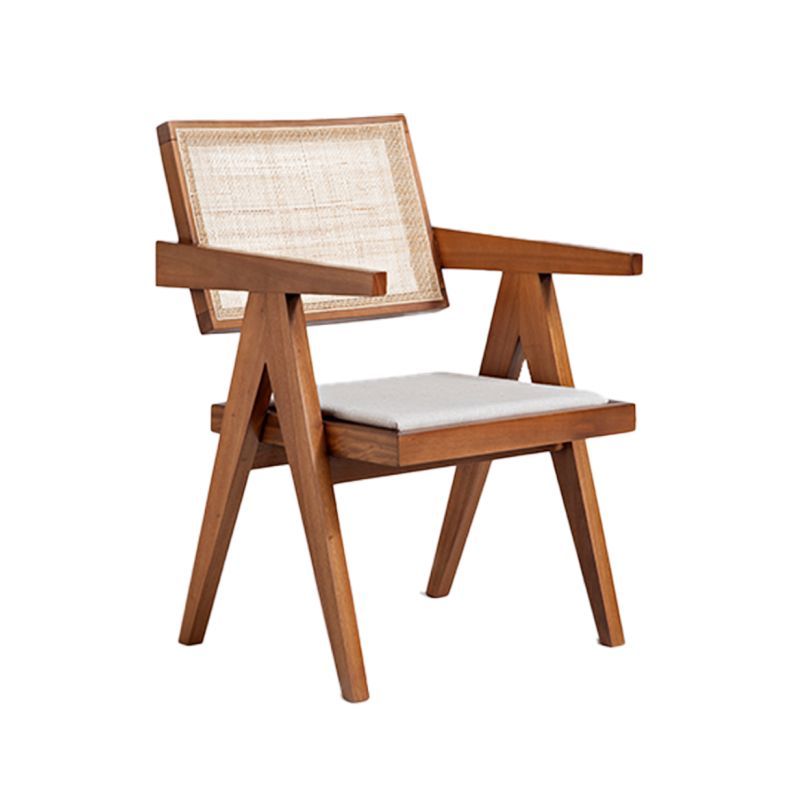 A Elegância Natural da Cadeira de Jantar Pierre em Madeira para Ambientes Luxuosos