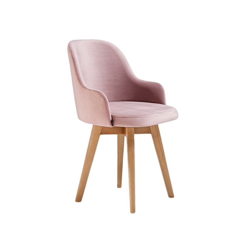 Elegância e Conforto em Cada Detalhe: Descubra a Cadeira Queen em Madeira da Tolle Móveis